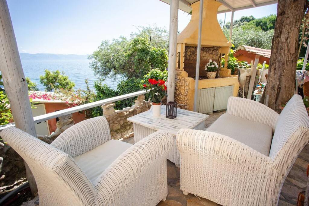 Kohyli Beachfront House Agia Pelagia Chlomou エクステリア 写真