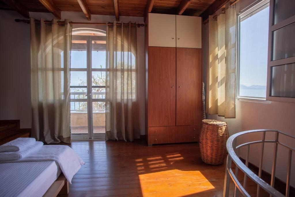 Kohyli Beachfront House Agia Pelagia Chlomou エクステリア 写真