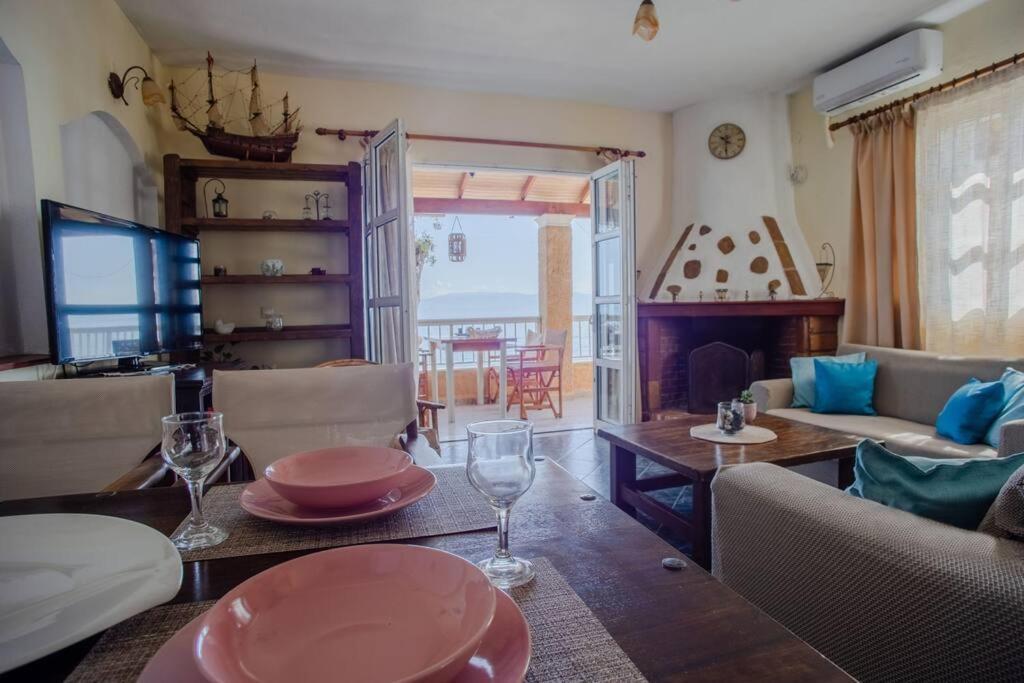 Kohyli Beachfront House Agia Pelagia Chlomou エクステリア 写真