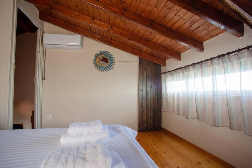 Kohyli Beachfront House Agia Pelagia Chlomou エクステリア 写真