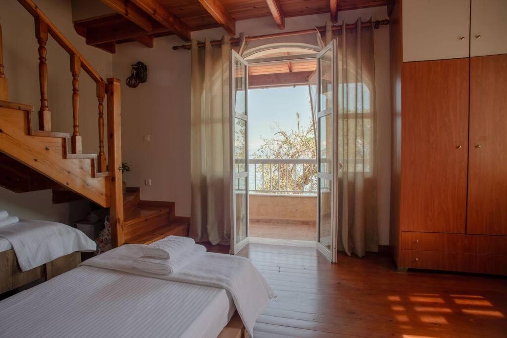 Kohyli Beachfront House Agia Pelagia Chlomou エクステリア 写真