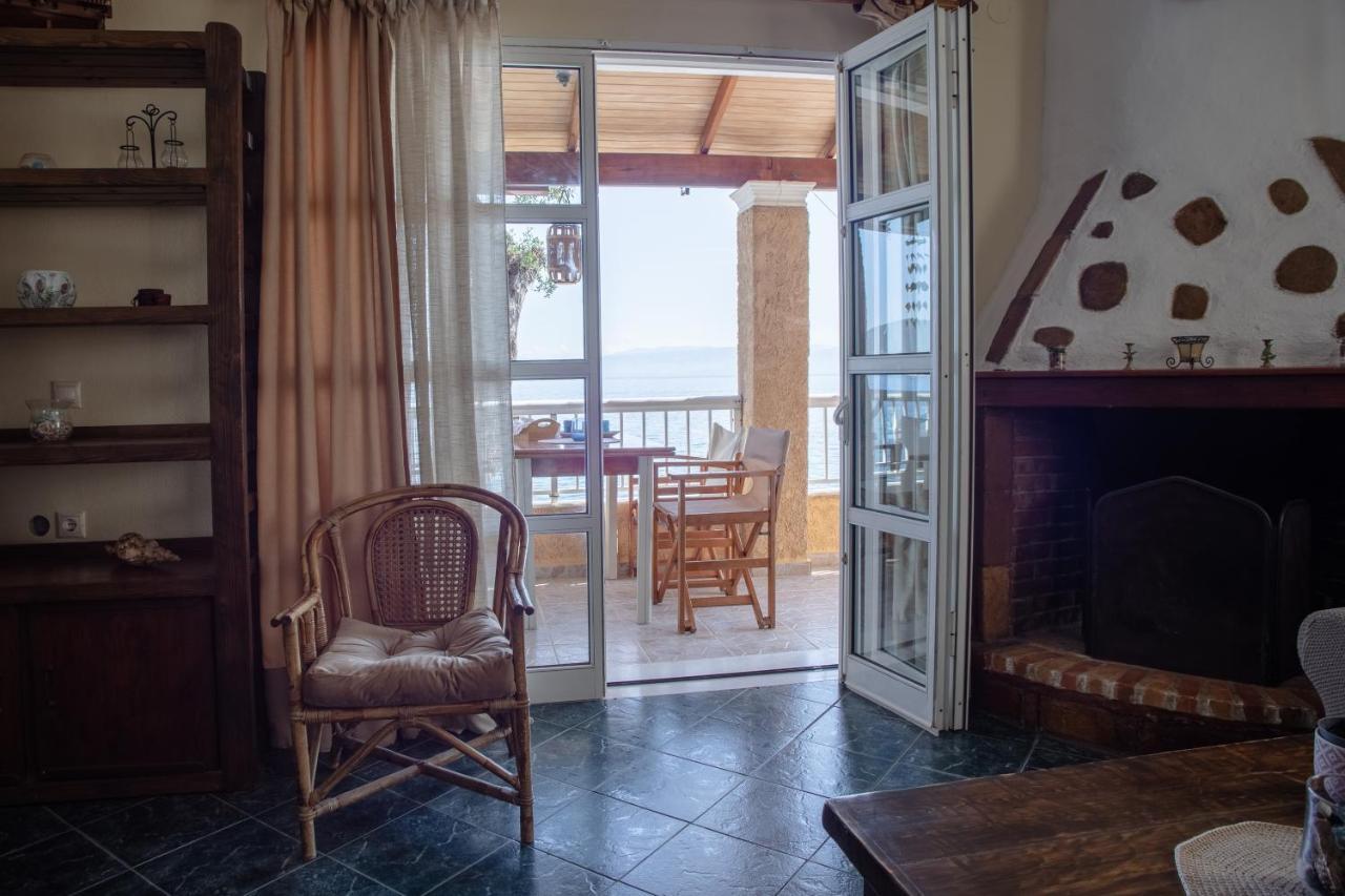 Kohyli Beachfront House Agia Pelagia Chlomou エクステリア 写真