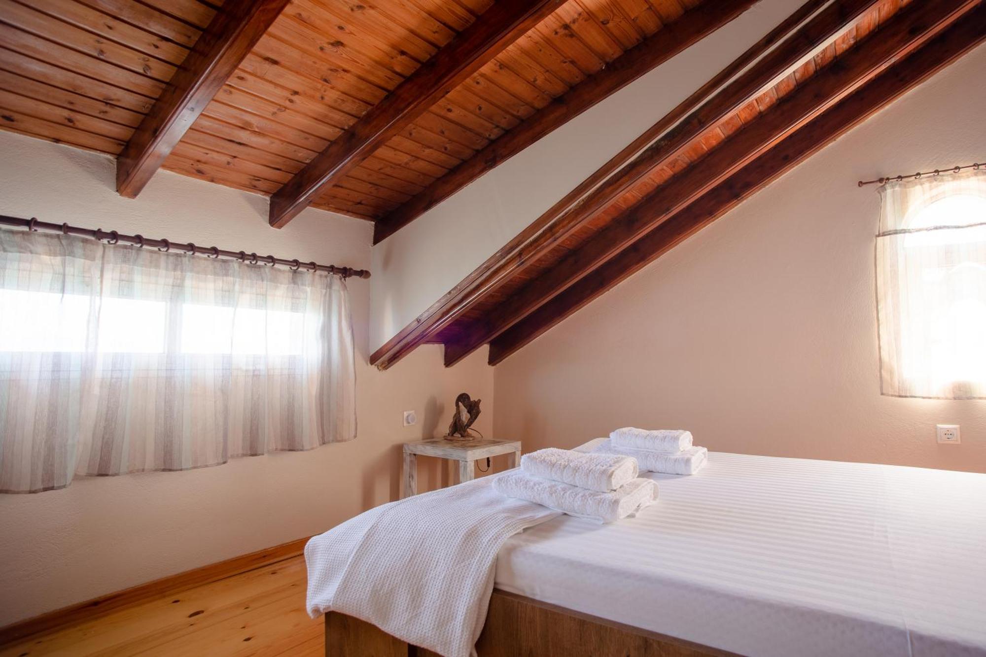 Kohyli Beachfront House Agia Pelagia Chlomou エクステリア 写真