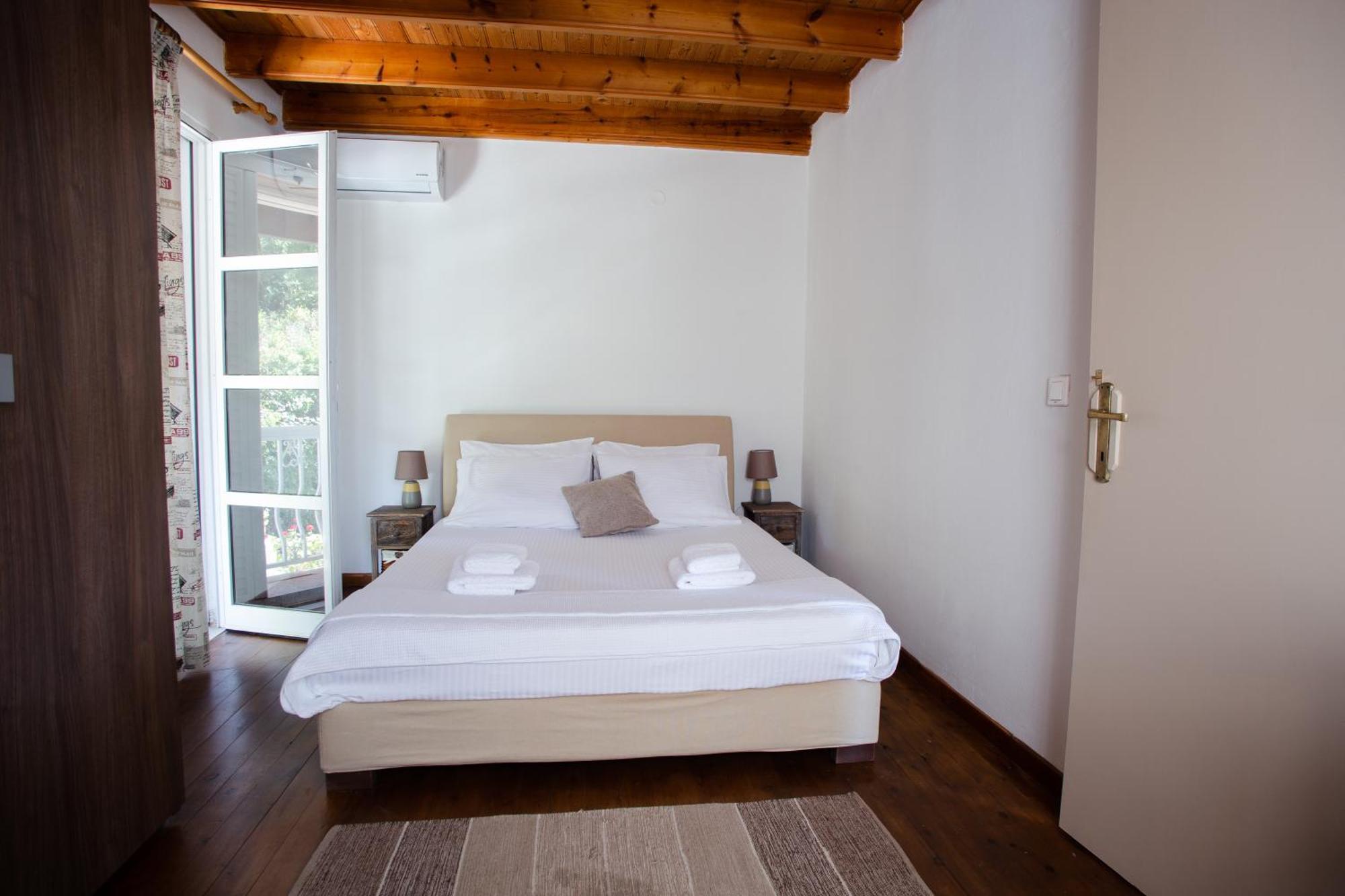 Kohyli Beachfront House Agia Pelagia Chlomou エクステリア 写真