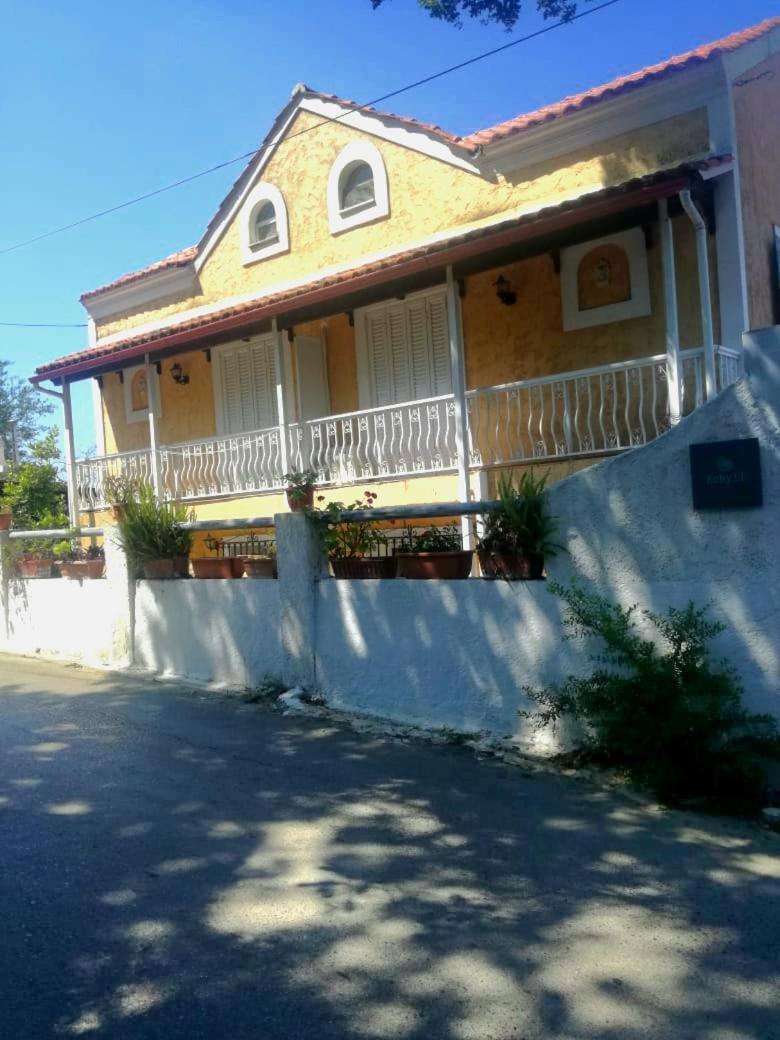 Kohyli Beachfront House Agia Pelagia Chlomou エクステリア 写真