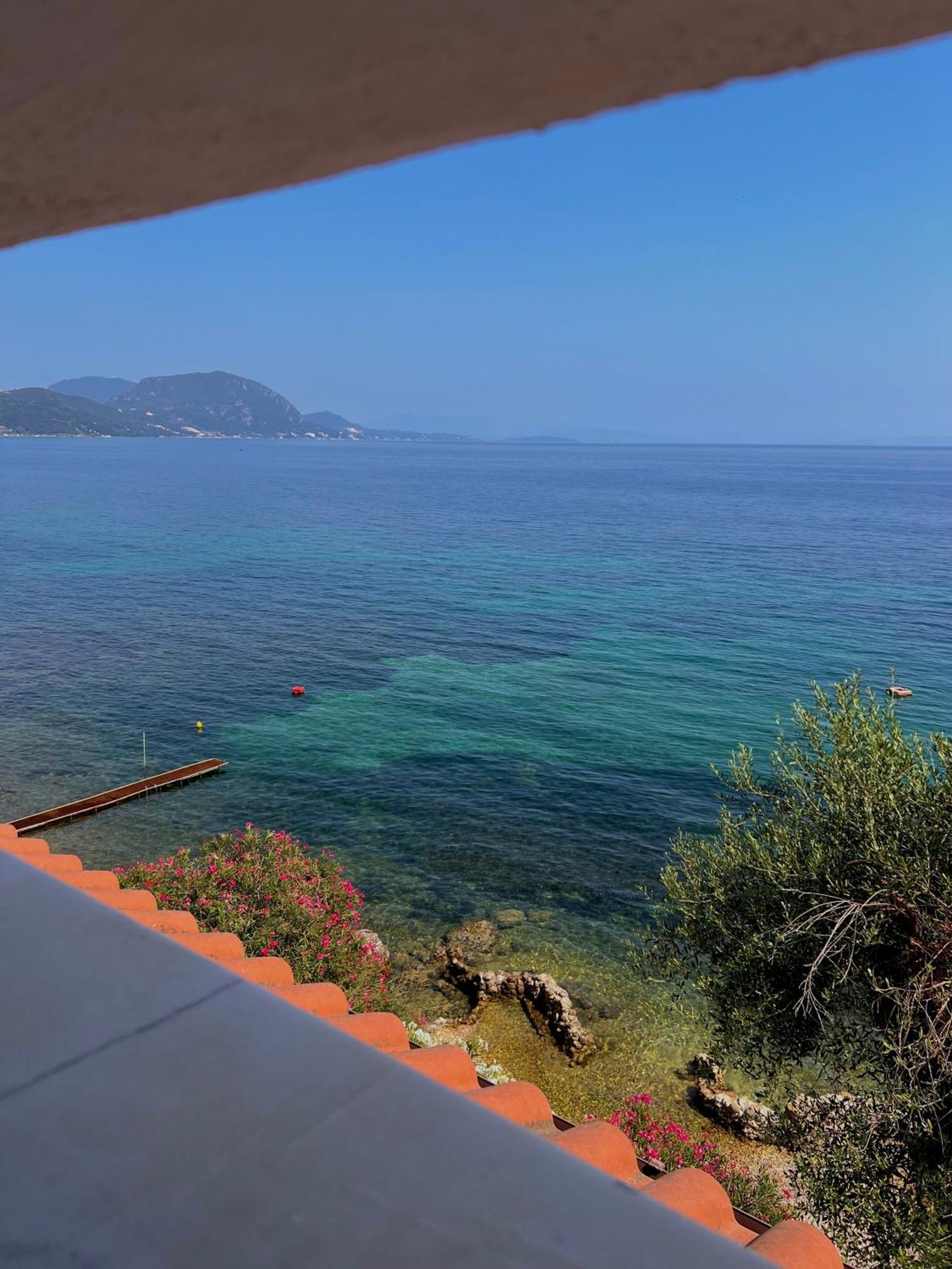Kohyli Beachfront House Agia Pelagia Chlomou エクステリア 写真