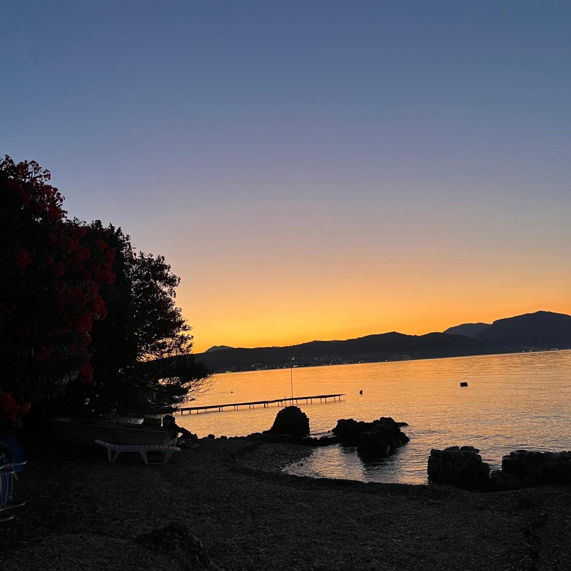 Kohyli Beachfront House Agia Pelagia Chlomou エクステリア 写真