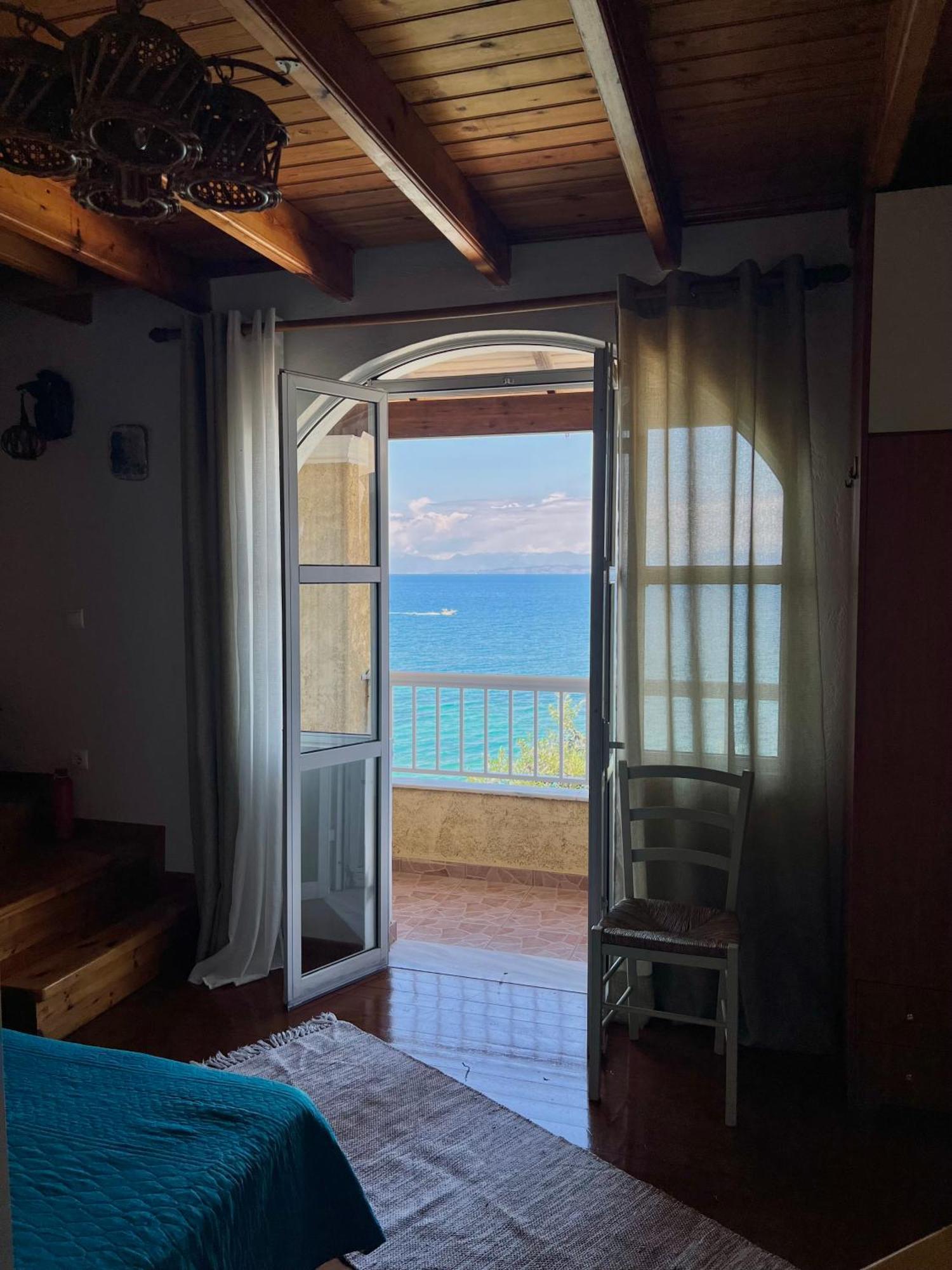 Kohyli Beachfront House Agia Pelagia Chlomou エクステリア 写真