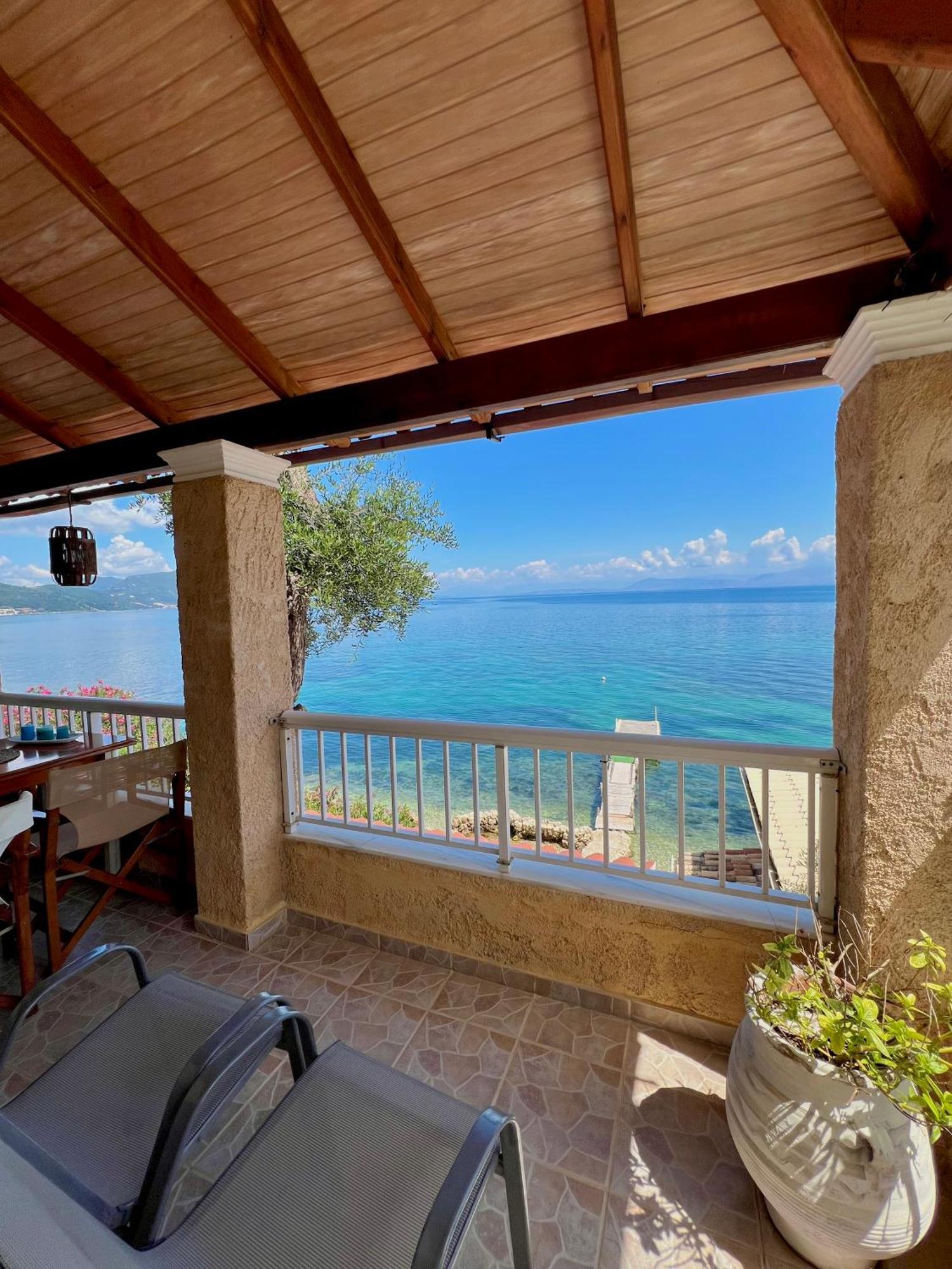 Kohyli Beachfront House Agia Pelagia Chlomou エクステリア 写真