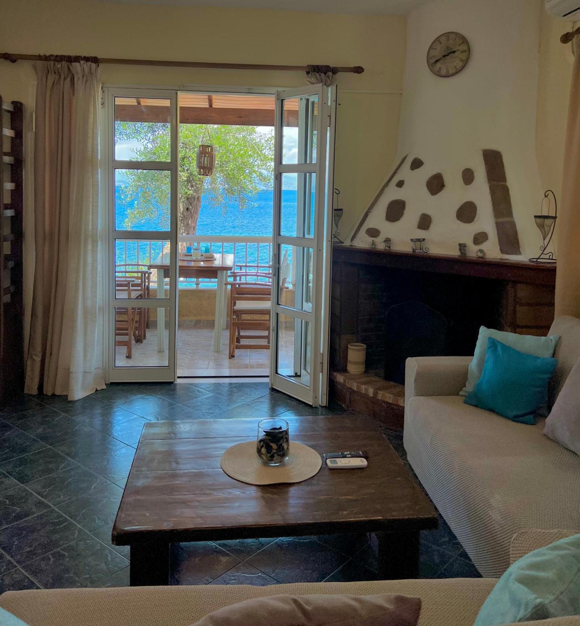 Kohyli Beachfront House Agia Pelagia Chlomou エクステリア 写真