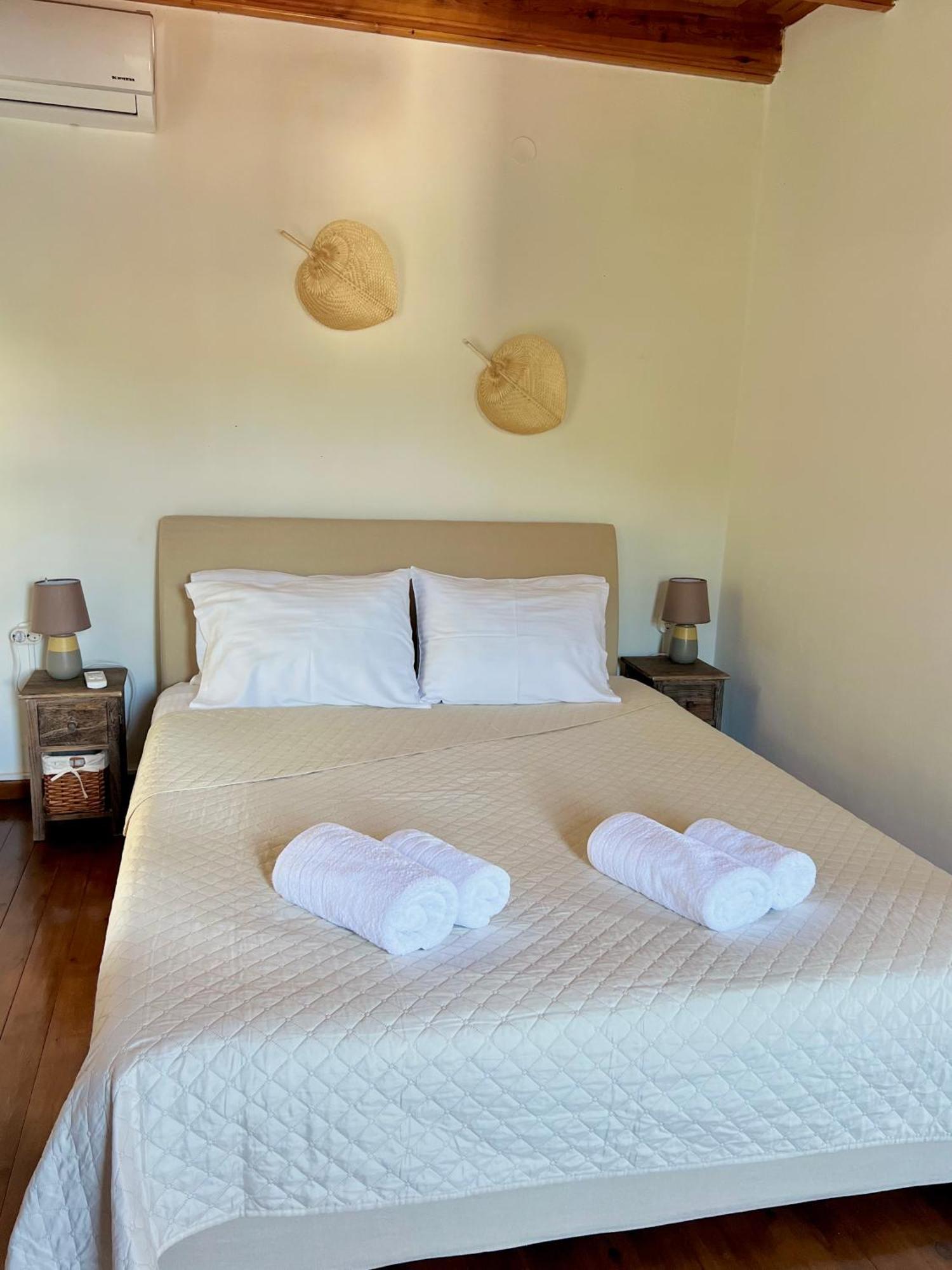 Kohyli Beachfront House Agia Pelagia Chlomou エクステリア 写真